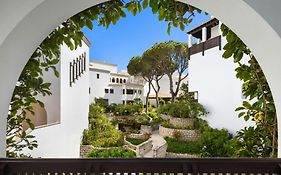 Pine Cliffs Residence