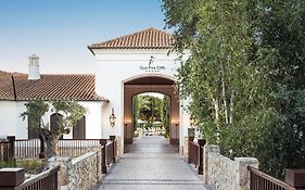 Pine Cliffs Residence